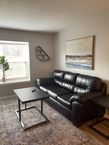 The Carolyn - 2 Bedroom Apt in Quilt Town, USA in Hamilton, USA