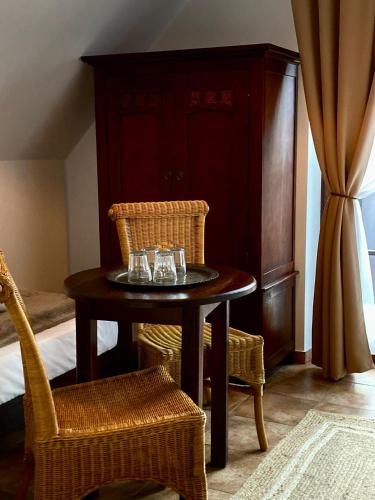2 bedrooms, 3 beds
