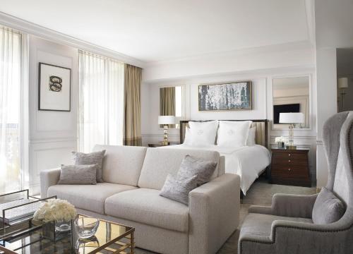 1 king bed, 1 sofa bed