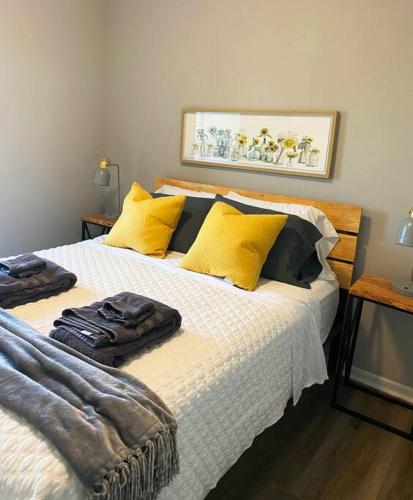 The Delores - 2 Bedroom Apt in Quilt Town, USA