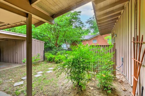 Restful Winnsboro Family Home Walk to Main Street in Winnsboro (TX)