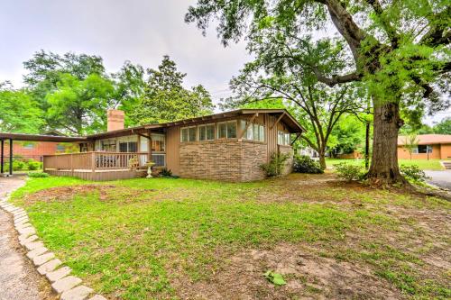 Restful Winnsboro Family Home Walk to Main Street in Winnsboro (TX)