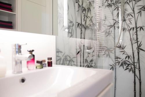 The cute, sunny apartment in the center +P, Lublaň (fotografie 8)