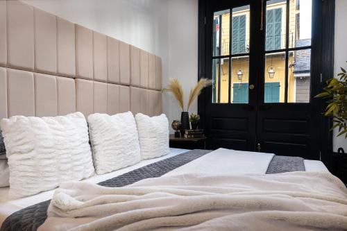 Two-Bedroom Deluxe Apartment with Garden View image 7