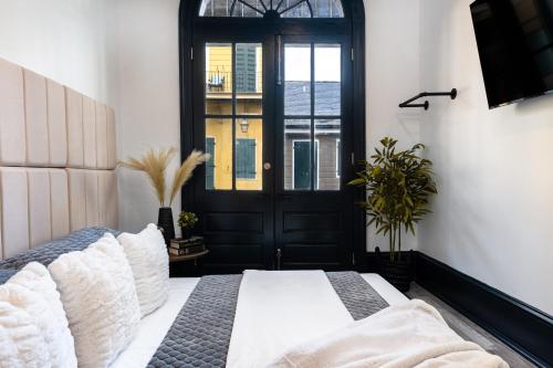 Two-Bedroom Deluxe Apartment with Garden View image 6