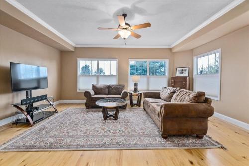 Spacious 3 Story Home in the Boise Foothills near Morrison-Knudsen Vadaspark