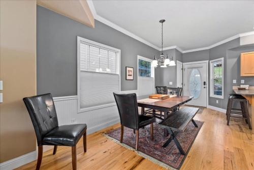 Spacious 3 Story Home in the Boise Foothills near Morrison-Knudsen Vadaspark