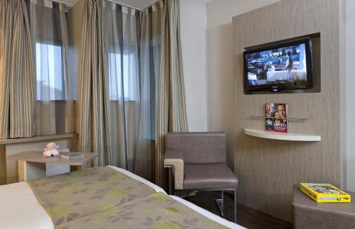 2 twin beds