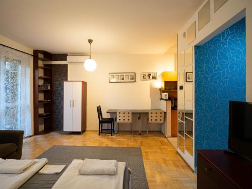 Super Cute Studio with Terrace next to GOZSDU Passage, Budapest (photo 7)