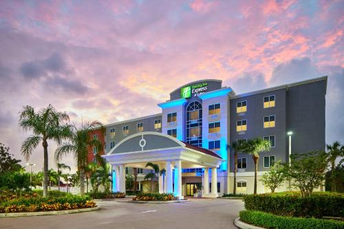 Holiday Inn Express Hotel & Suites Port St. Lucie West by IHG in Port Saint Lucie, USA