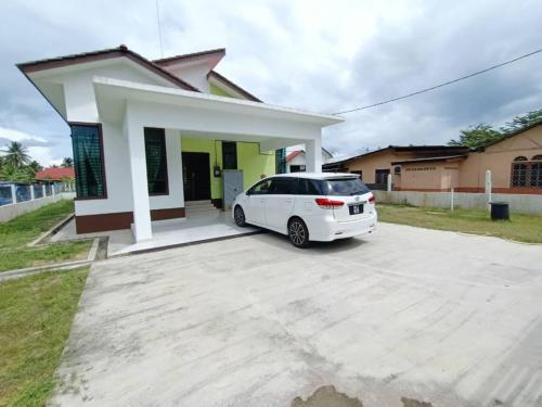 Homestay Kemaman Fyna07 Banglo Mewah 5 KM Dari Pantai Kijal Kijal