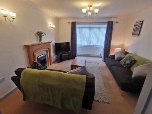 Twyngaer, a spacious 3 bedroom bungalow sleeps 5 in นิคตัน