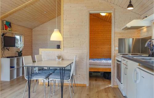 virtuve, Gorgeous Home In Nexø With Kitchen in Snogebeka