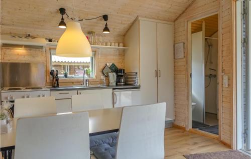 virtuve, Gorgeous Home In Nexø With Kitchen in Snogebeka