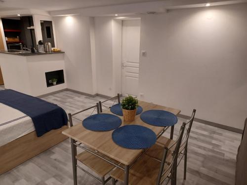 Très bel appartement type loft de 40 m2 dans maison avec parking privatif