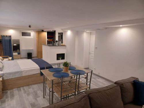 Très bel appartement type loft de 40 m2 dans maison avec parking privatif
