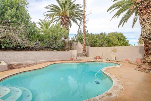 Resort Style 4 bedroom House with Pool Minutes from Strip, Las Vegas (photo 6)
