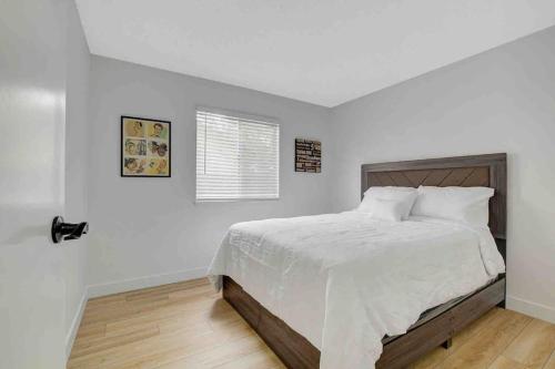 Resort Style 4 bedroom House with Pool Minutes from Strip, Las Vegas (photo 10)