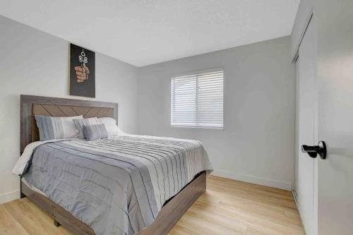 Resort Style 4 bedroom House with Pool Minutes from Strip, Las Vegas (photo 9)