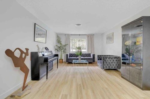 Resort Style 4 bedroom House with Pool Minutes from Strip, Las Vegas (photo 7)