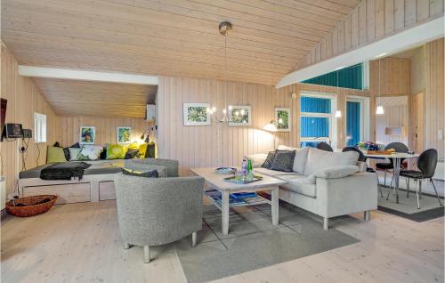  Stunning Home In Fars With Sauna, Wifi And 3 Bedrooms in Farsø