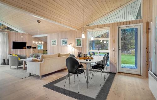  Stunning Home In Fars With Sauna, Wifi And 3 Bedrooms in Farsø