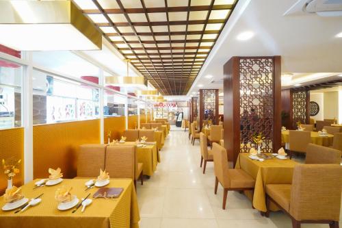 Restoran, Dong Khanh Hotel in Piirkond 5
