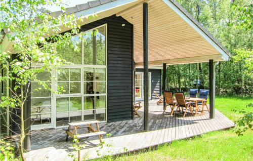 ทัศนียภาพภายนอกโรงแรม, 4 Bedroom Amazing Home In Nexø in สนอเกเบก