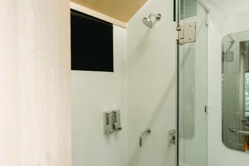 Bathroom, Bobocabin Pacet, Mojokerto in Trawas
