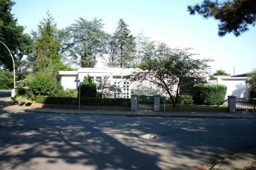 Ruhiges Haus mit privatem Garten — other in 1 Osterrader Weg, Halstenbek Germany, 25469