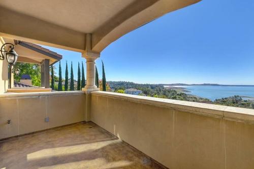 El Dorado Hills Villa Overlooking Folsom Lake