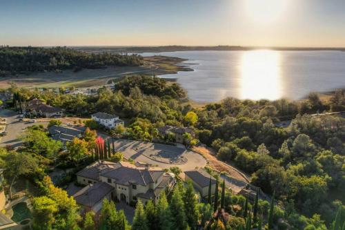 El Dorado Hills Villa Overlooking Folsom Lake