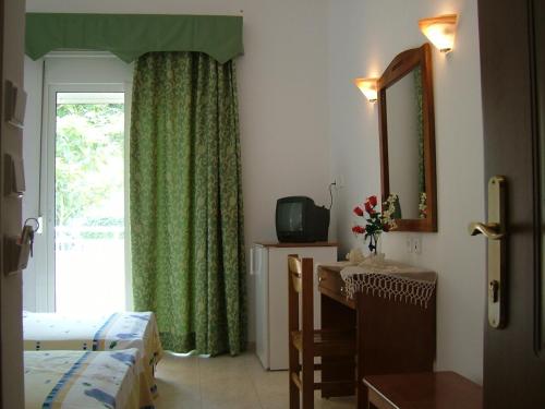 Estelle Hotel - Photo 2