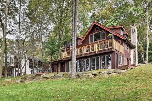 Lakefront Cabin Pvt Beach and Dock - Sunset Marina in Arrowhead Lake, Vereinigte Staaten von Amerika