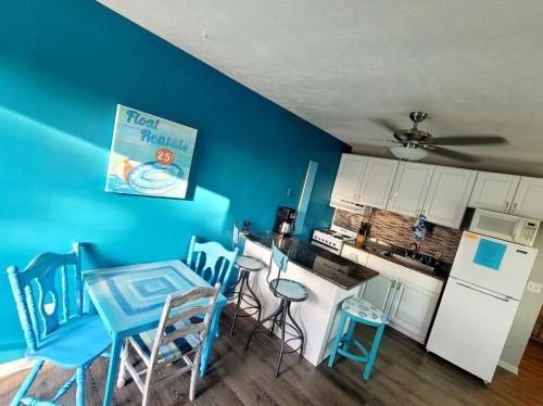 Searenity, Waterside studio in the heart of Treasure Island, walk to beach