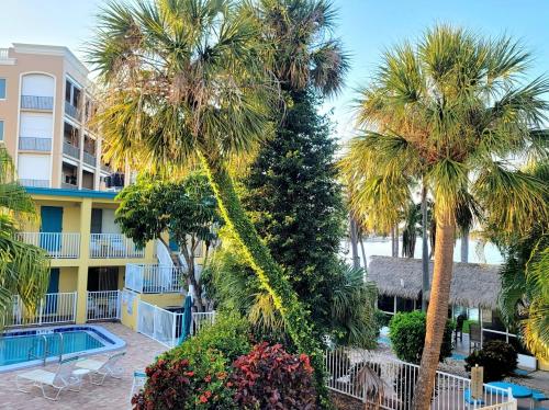 Searenity, Waterside studio in the heart of Treasure Island, walk to beach