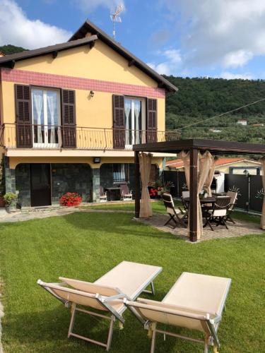 Viesnīcas āriene, Casa Bea con Piscina e giardino in Caravonica