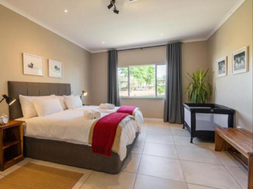 Quartos, Flying Ostrich Self-catering Accommodation in Mariental