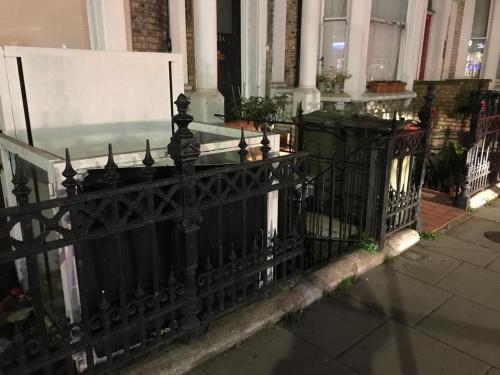 Picture of West Kensington 3 Bedroom Apartment