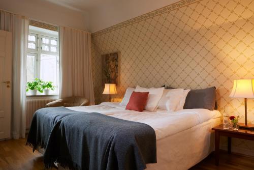 2 twin beds