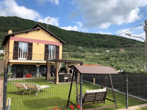  Casa Ginni con Piscina e giardino in Caravonica