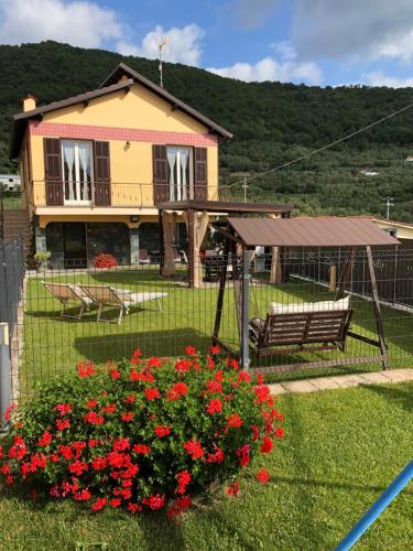 Casa Ginni con Piscina e giardino, Pension in Caravonica