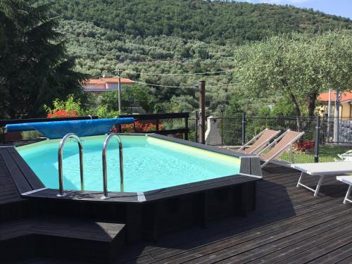 Skats, Casa Ginni con Piscina e giardino in Caravonica