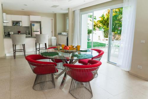 Luxury Private Villas with Pool, Private Beach, BBQ - Tap to explore photos