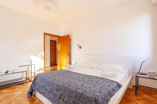  Tosco Romagnola Flat with Parking and Balcony in Cascina