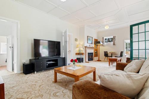 A szálláshely kívülről, Whare Nui on Rennie - Thames Holiday Home in Thames