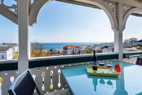 Superior One-Bedroom Apartment with Balcony