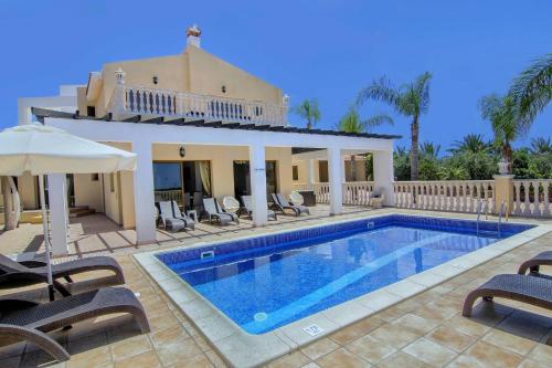 Fabulous Villa In Coral Bay Near Beach, Amenities, Peyia (Foto 2)