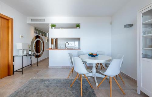 dapur, Stunning Apartment In Benalmádena (Stunning Apartment In Benalmadena) in La Capellania