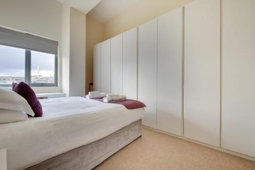 Week2Week Modern Newcastle Apartment - image 7
